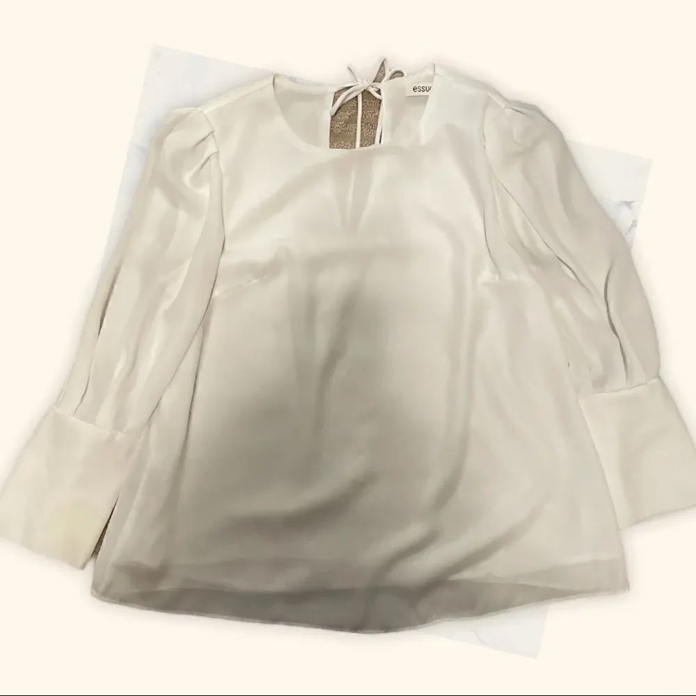 Small White Essue Long Sleeve Blouse